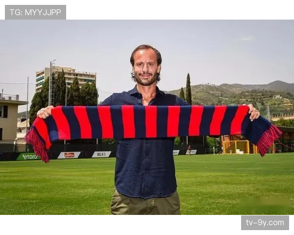 热那亚主帅吉拉迪诺在赛前发布会确认,主力前锋雷特吉已恢复全队合练。 热那亚主帅吉拉迪诺在赛前发布会确认,主力前锋雷特吉已恢复全队合练。